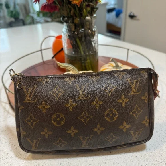 SOLD Vintage Louis Vuitton Monogram Pochette Accessoires with COA - Picture 6 of 15
